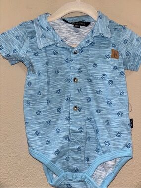 3/$13🌷 NWOT. Polo Onesie